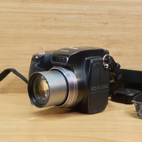 Kodak EasyShare DX7590 5 MP 10x Optical Zoom Digital Camera - Picture 2 of 8